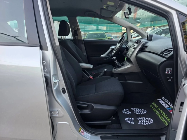 Toyota Verso 2.0D4D 126K.C. / КЛИМАТРОНИК / ТЕМПОМАТ / - автомобили, коли, обяви за нови и употребявани 8
