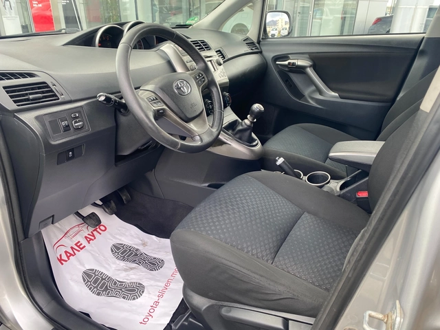 Toyota Verso 2.0D-4D MT - автомобили, коли, обяви за нови и употребявани 10