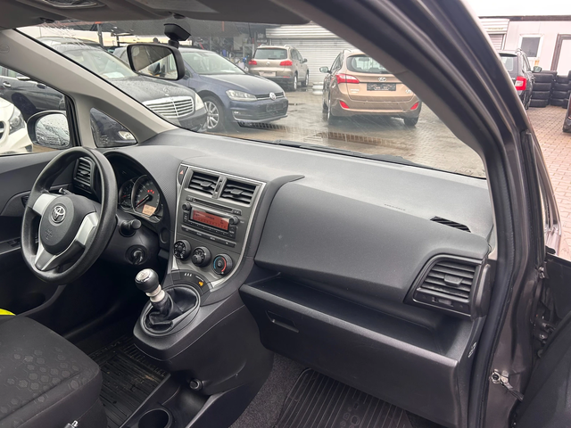 Toyota Verso S 1.4D-4D EURO 5 - автомобили, коли, обяви за нови и употребявани 9