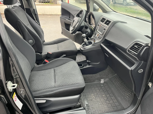 Toyota Verso S 1.4 D4D 90кс 6 СКОРОСТИ EURO 5A КЛИМАТРОНИК - автомобили, коли, обяви за нови и употребявани 10