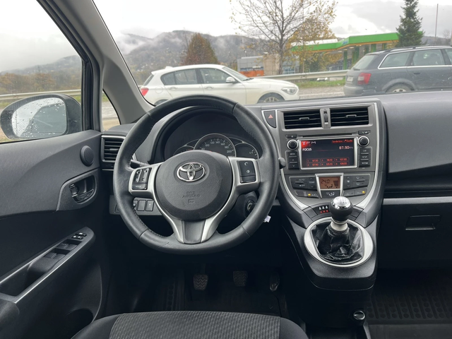 Toyota Verso S 1.4 D4D 90кс 6 СКОРОСТИ EURO 5A КЛИМАТРОНИК - автомобили, коли, обяви за нови и употребявани 11