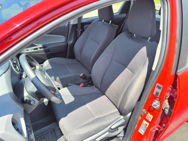 Toyota Yaris 1.0VVT-i - автомобили, коли, обяви за нови и употребявани 6