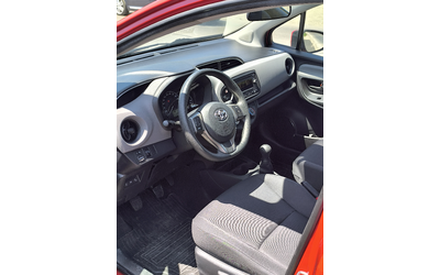 Toyota Yaris 1.0VVT-i - автомобили, коли, обяви за нови и употребявани 8