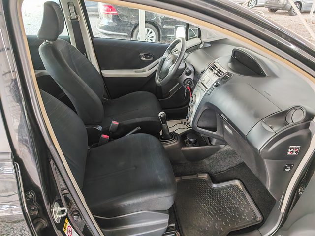 Toyota Yaris 1.3-газова уредба - автомобили, коли, обяви за нови и употребявани 8