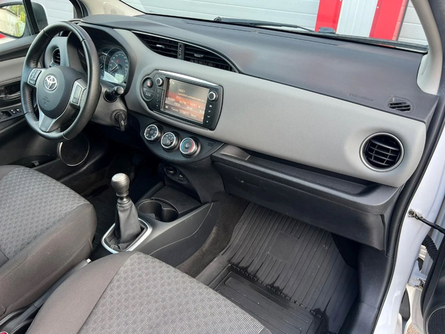 Toyota Yaris 1.4D-4D - автомобили, коли, обяви за нови и употребявани 11