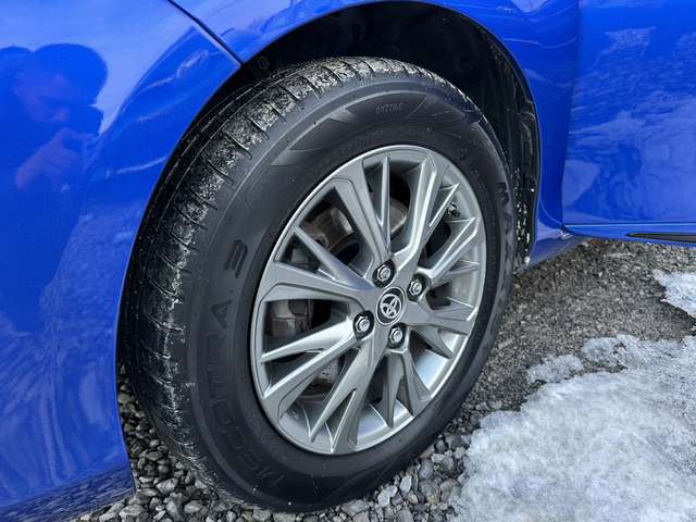 Toyota Yaris 1.5 Hybrid E6B FACE - автомобили, коли, обяви за нови и употребявани 11