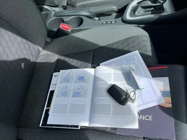 Toyota Yaris AUTOMAT 1.5i - автомобили, коли, обяви за нови и употребявани 12