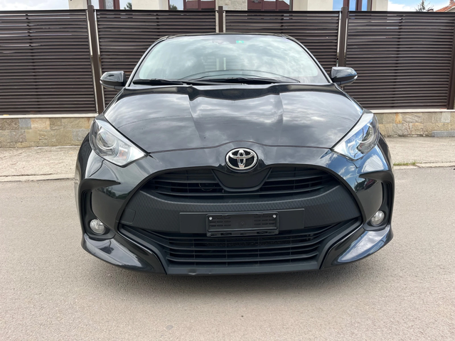Toyota Yaris AUTOMAT 1.5i - автомобили, коли, обяви за нови и употребявани 1
