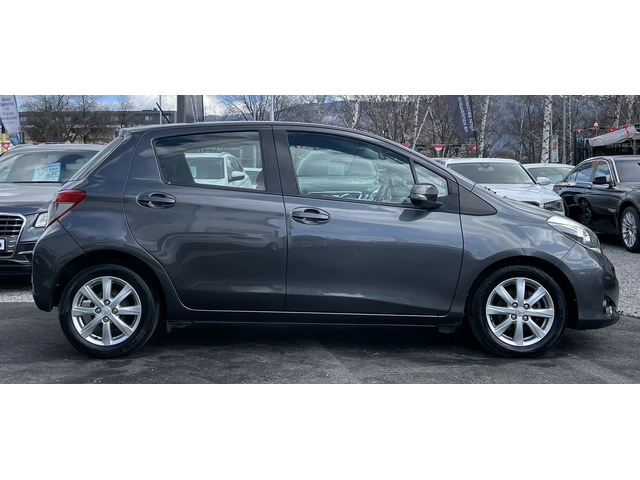 Toyota Yaris 1.4D-4D E5B НАВИ КАМЕРА - автомобили, коли, обяви за нови и употребявани 3