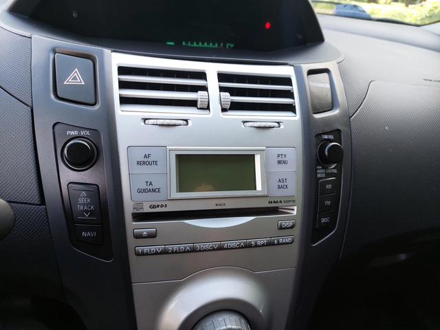 Toyota Yaris 1, 3i 87ps ITALY - автомобили, коли, обяви за нови и употребявани 8