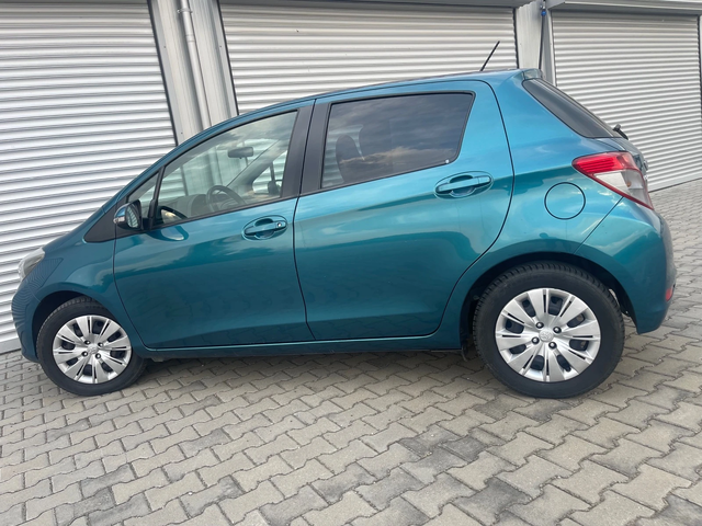 Toyota Yaris 1.0i 69к.с., нави, кам., мулти, клима, е5 - автомобили, коли, обяви за нови и употребявани 2