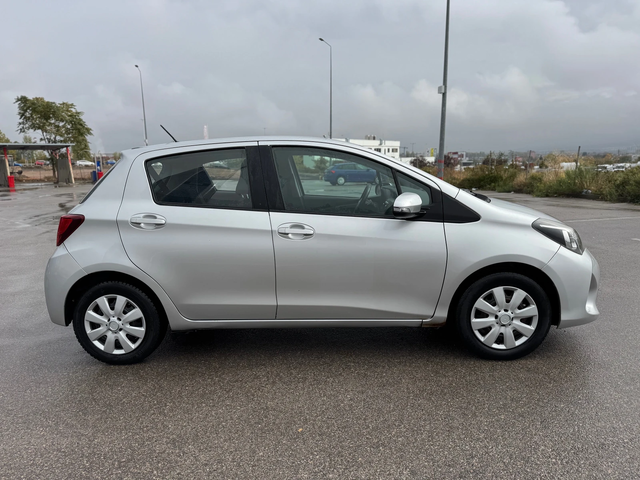 Toyota Yaris 1.3VVT-I-AUTO-NAVI - автомобили, коли, обяви за нови и употребявани 2