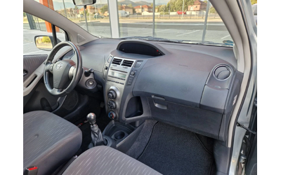 Toyota Yaris 1.3 бензин фейслифт 6 скорости - автомобили, коли, обяви за нови и употребявани 10