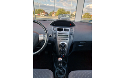 Toyota Yaris 1.3 бензин фейслифт 6 скорости - автомобили, коли, обяви за нови и употребявани 15