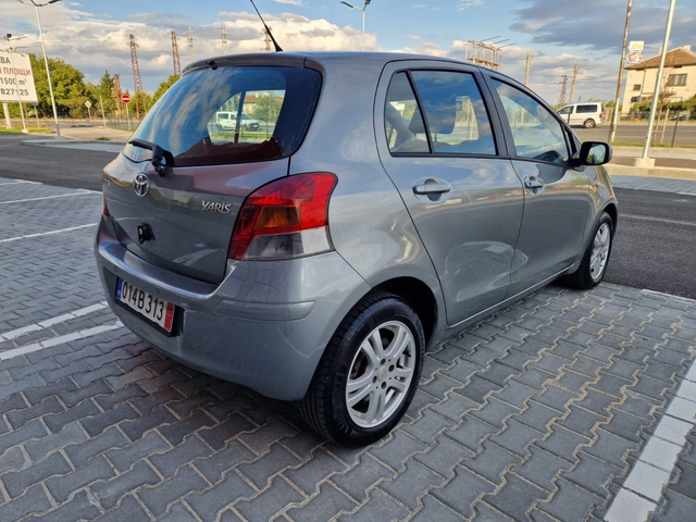 Toyota Yaris 1.3 бензин фейслифт 6 скорости - автомобили, коли, обяви за нови и употребявани 3