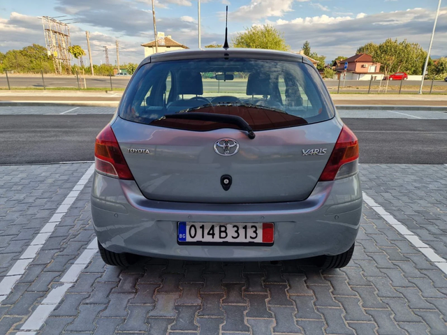 Toyota Yaris 1.3 бензин фейслифт 6 скорости - автомобили, коли, обяви за нови и употребявани 5