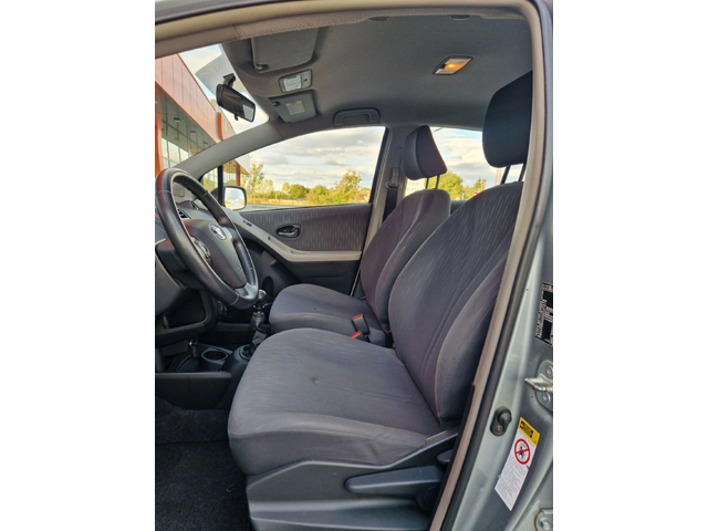 Toyota Yaris 1.3 бензин фейслифт 6 скорости - автомобили, коли, обяви за нови и употребявани 7