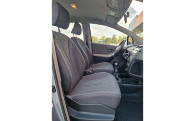 Toyota Yaris 1.3 бензин фейслифт 6 скорости - автомобили, коли, обяви за нови и употребявани 8