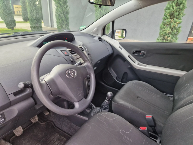 Toyota Yaris 1.33V-VT, ФЕЙСЛИФТ - автомобили, коли, обяви за нови и употребявани 6