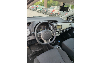 Toyota Yaris 1.5, 75к.с. Хибрид - автомобили, коли, обяви за нови и употребявани 14