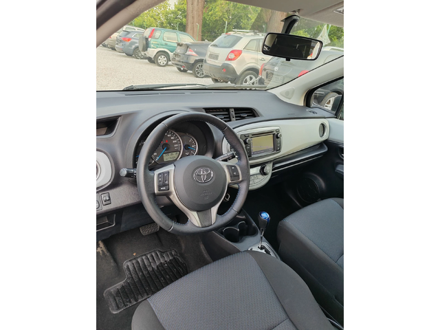 Toyota Yaris 1.5, 75к.с. Хибрид - автомобили, коли, обяви за нови и употребявани 14