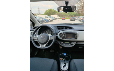Toyota Yaris 1.5, 75к.с. Хибрид - автомобили, коли, обяви за нови и употребявани 9