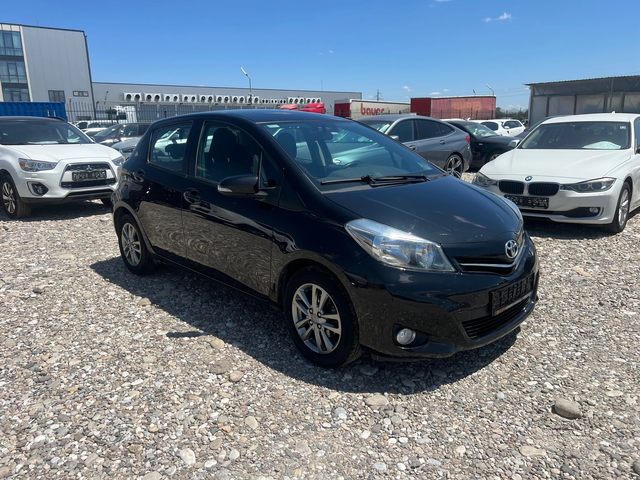 Toyota Yaris 1.0 VVTI - автомобили, коли, обяви за нови и употребявани 2