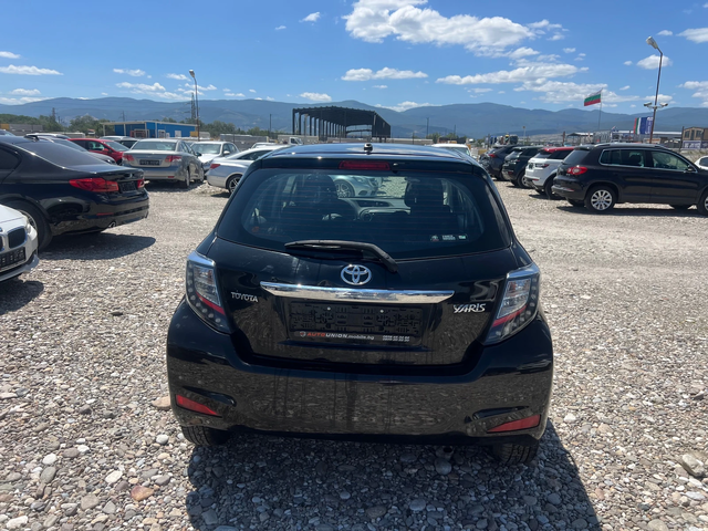 Toyota Yaris 1.0 VVTI - автомобили, коли, обяви за нови и употребявани 5