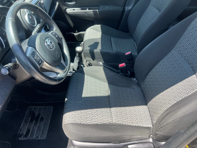 Toyota Yaris 1.0 VVTI - автомобили, коли, обяви за нови и употребявани 8