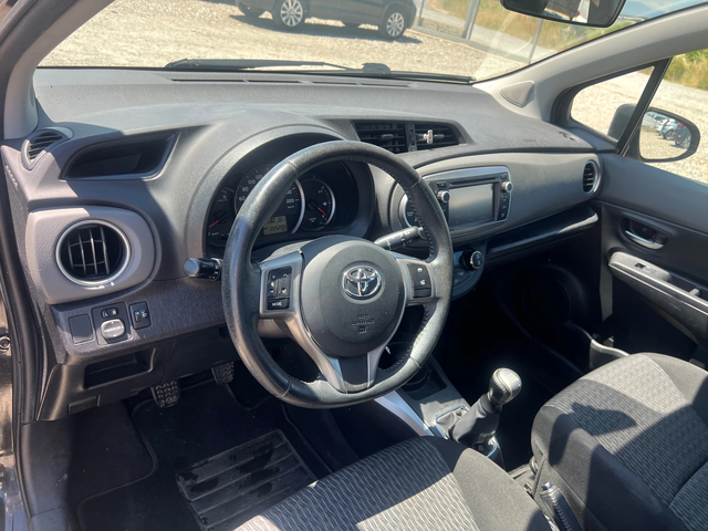 Toyota Yaris 1.0 VVTI - автомобили, коли, обяви за нови и употребявани 9
