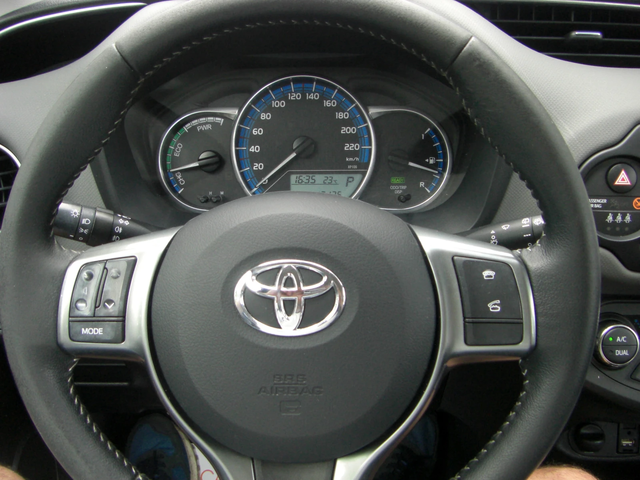 Toyota Yaris 1.5i HYBRID NAVI LED EURO 6B - автомобили, коли, обяви за нови и употребявани 10