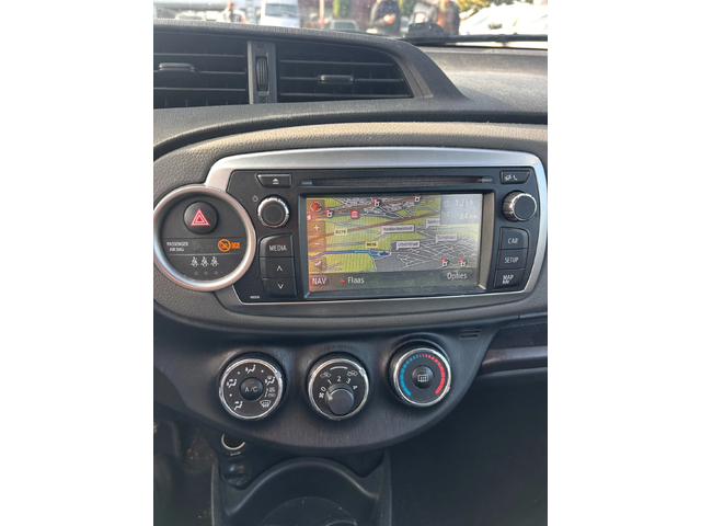 Toyota Yaris 1.0i NAVI/KAMERA EURO 5 - автомобили, коли, обяви за нови и употребявани 11