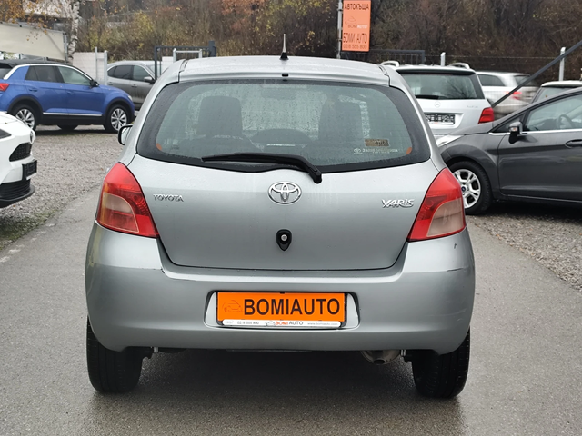 Toyota Yaris 1.3VVT-i* KLIMA* - автомобили, коли, обяви за нови и употребявани 4