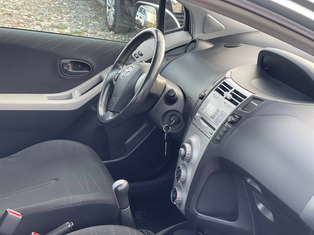 Toyota Yaris 1.0 VVT-i - автомобили, коли, обяви за нови и употребявани 10