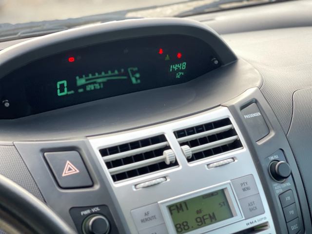 Toyota Yaris 1.0 VVT-i - автомобили, коли, обяви за нови и употребявани 14