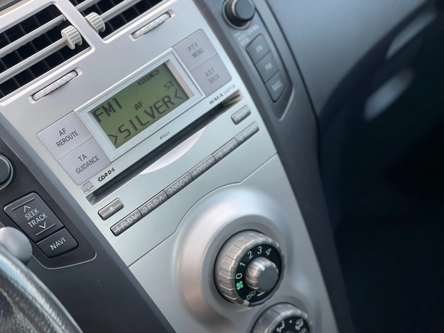 Toyota Yaris 1.0 VVT-i - автомобили, коли, обяви за нови и употребявани 15