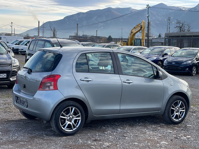 Toyota Yaris 1.0 VVT-i - автомобили, коли, обяви за нови и употребявани 4