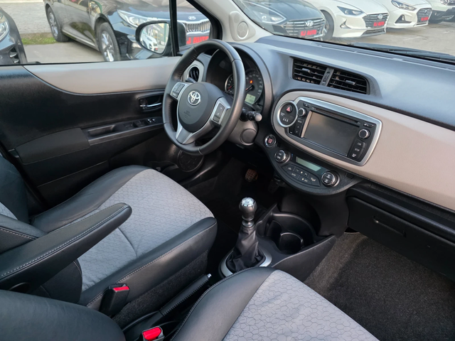 Toyota Yaris 1.3i 100k.c EURO 5B ITALIA - автомобили, коли, обяви за нови и употребявани 10