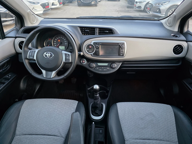 Toyota Yaris 1.3i 100k.c EURO 5B ITALIA - автомобили, коли, обяви за нови и употребявани 12