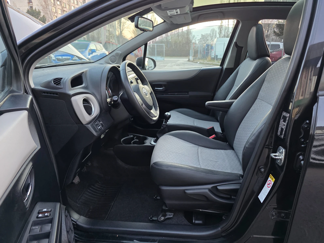Toyota Yaris 1.3i 100k.c EURO 5B ITALIA - автомобили, коли, обяви за нови и употребявани 13