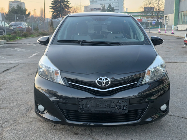 Toyota Yaris 1.3i 100k.c EURO 5B ITALIA - автомобили, коли, обяви за нови и употребявани 1
