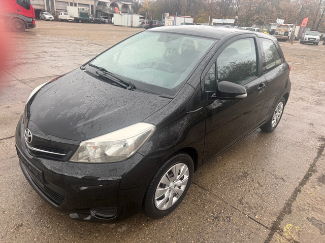 Toyota Yaris 1.0 VVTI - автомобили, коли, обяви за нови и употребявани 0