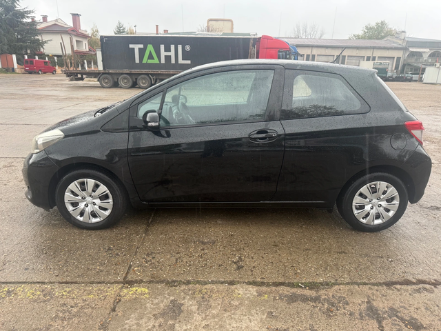 Toyota Yaris 1.0 VVTI - автомобили, коли, обяви за нови и употребявани 3