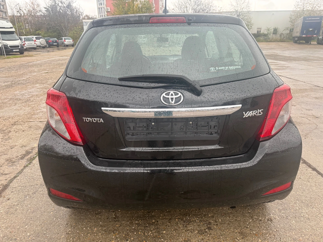 Toyota Yaris 1.0 VVTI - автомобили, коли, обяви за нови и употребявани 6