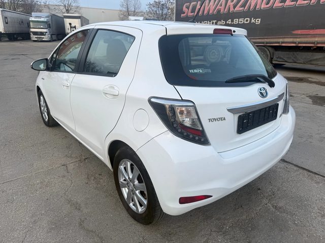 Toyota Yaris 1.5 Hybrid - автомобили, коли, обяви за нови и употребявани 6