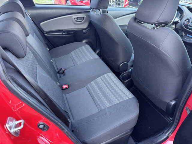 Toyota Yaris 1.5i Hybrid - автомобили, коли, обяви за нови и употребявани 13