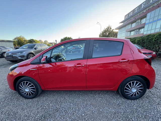Toyota Yaris 1.5i Hybrid - автомобили, коли, обяви за нови и употребявани 2