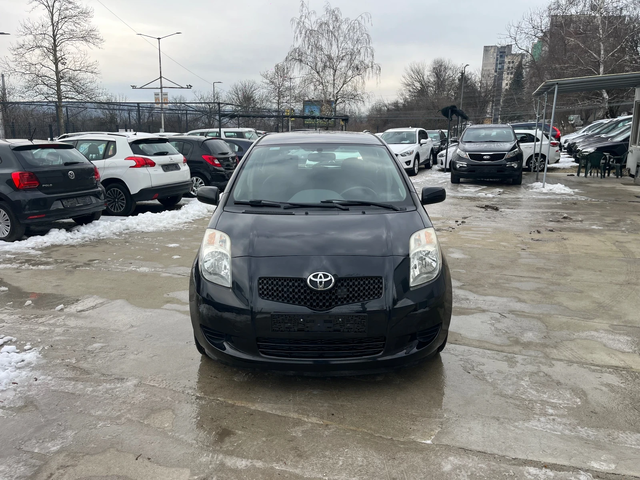 Toyota Yaris 1.0 - автомобили, коли, обяви за нови и употребявани 11