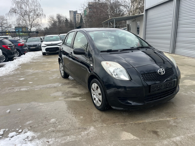 Toyota Yaris 1.0 - автомобили, коли, обяви за нови и употребявани 2