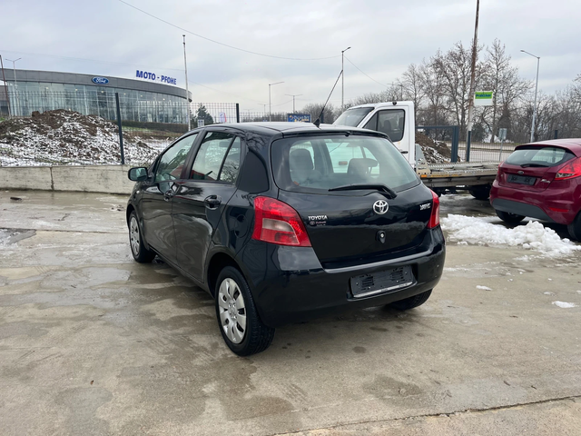 Toyota Yaris 1.0 - автомобили, коли, обяви за нови и употребявани 4